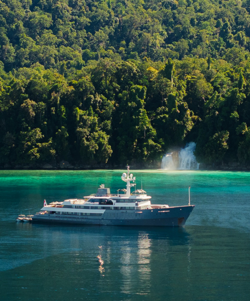 Aqua Expeditions Aqua Lares superyacht