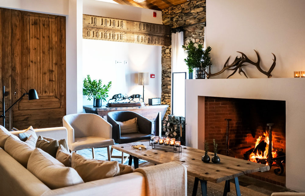 Herdade dos Abegões cozy fireplace 